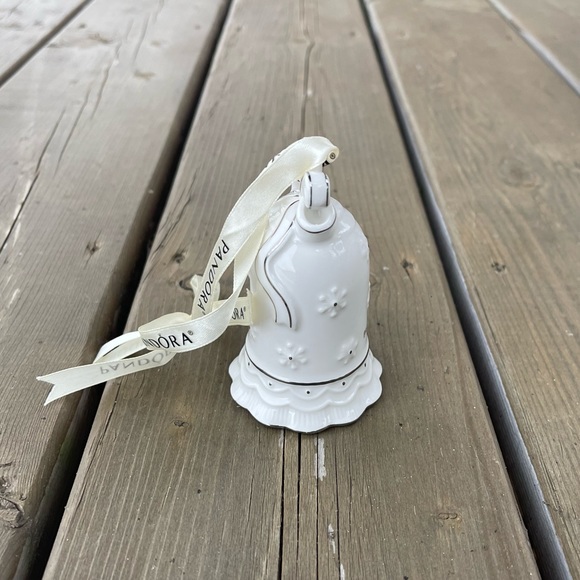 Pandora Limited Edition 2017 Bell Christmas Tree Ornament - Picture 6 of 12